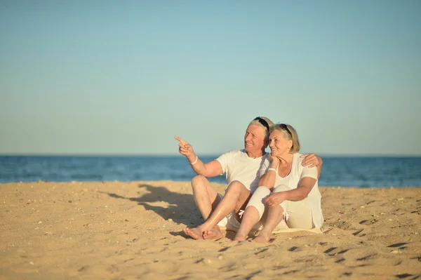 Senior couple at sea — Stock Photo, Image