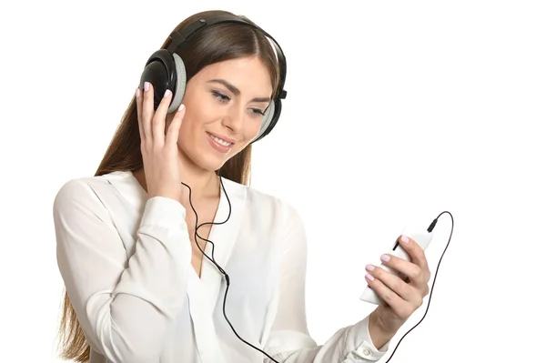 Chica escuchando música en el móvil —  Fotos de Stock