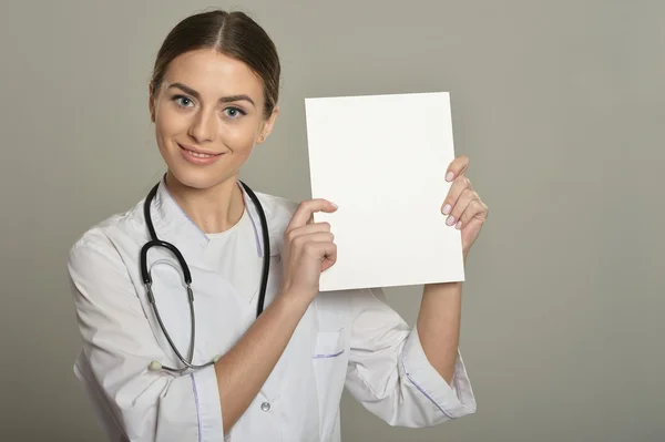 Female doctor with white list — Stock Photo, Image