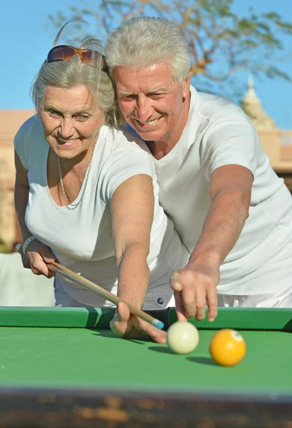 Underhållande gammalt par — Stockfoto