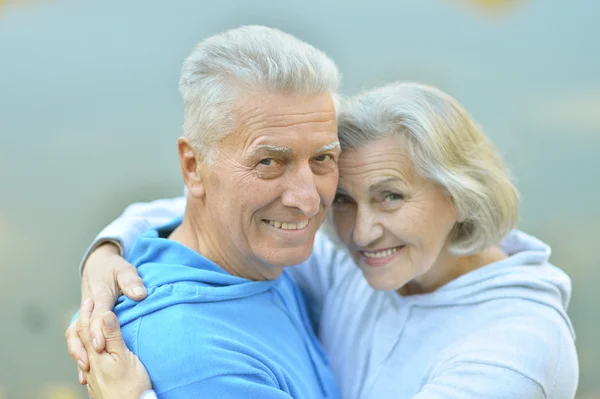 Vacker äldre par utomhus — Stockfoto
