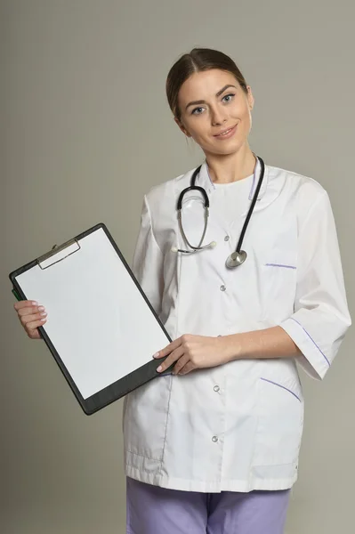 Female doctor with a folder — Stock Photo, Image