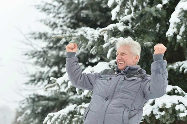 Senior man in winter — Stock Photo, Image