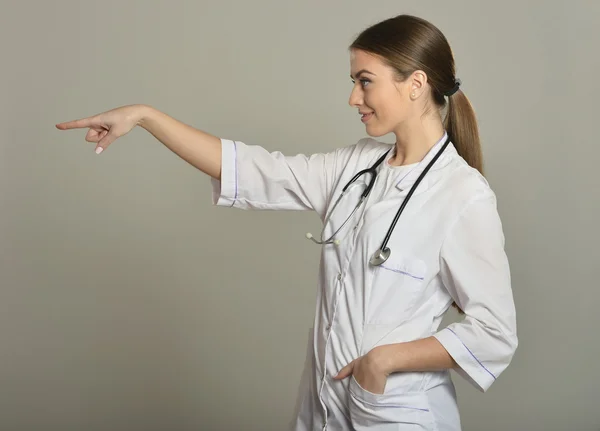 Medico mostra spazio vuoto copia — Foto Stock