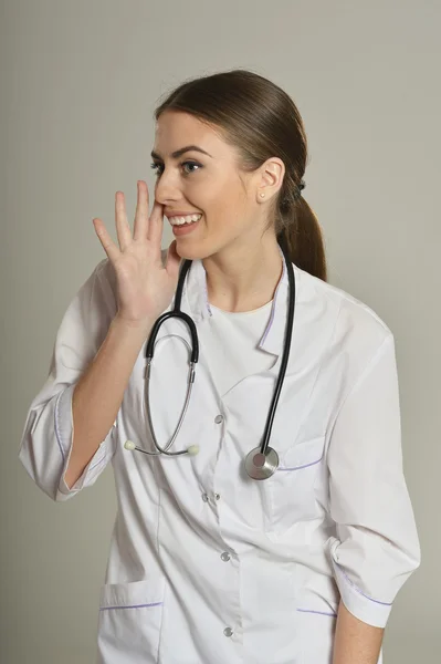 Femmina medico dicendo qualcosa — Foto Stock