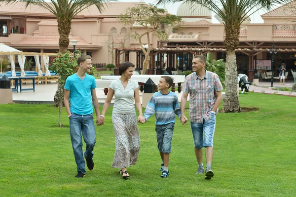 Família em reordenação tropical — Fotografia de Stock