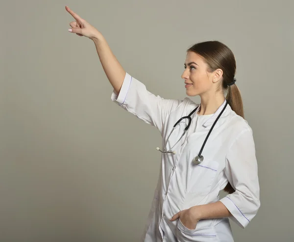 Doctor shows empty copy space — Stock Photo, Image