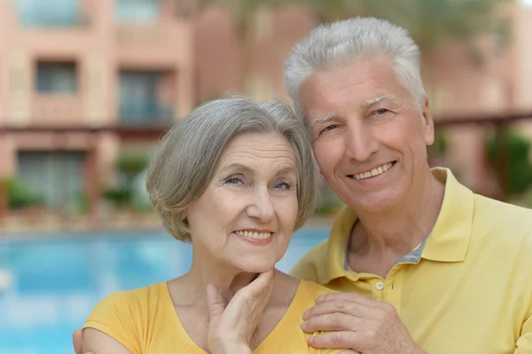 Älteres Paar im Urlaub — Stockfoto