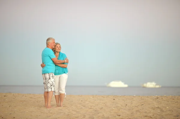 Couple sénior en mer — Photo