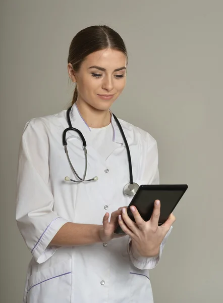 Female doctor with tablet pc — Stok fotoğraf