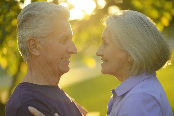 Mature couple in autumn park — Stock Photo, Image