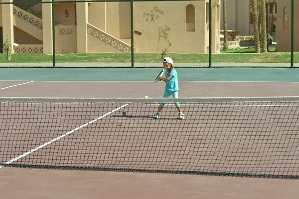 Girl playing tennis — Stock Photo, Image