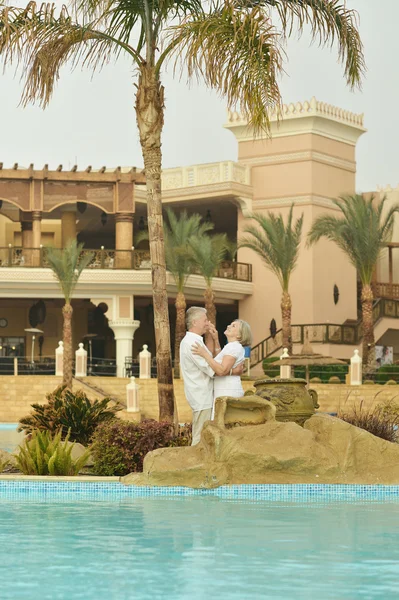 Old couple on vacation — Stock Photo, Image