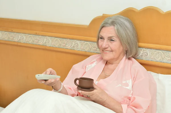 Reife Frau mit Kaffee — Stockfoto