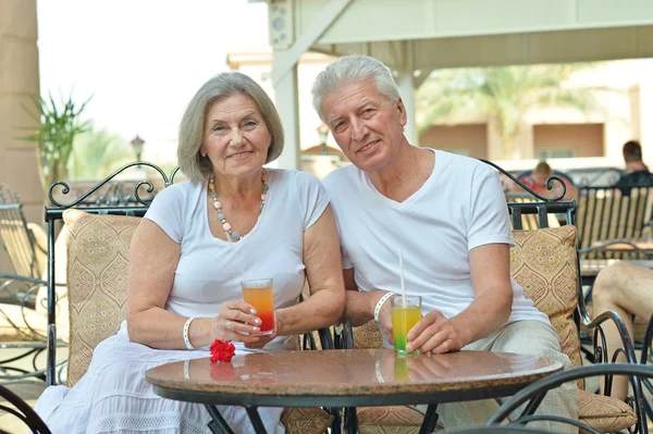 Pareja mayor en resort —  Fotos de Stock