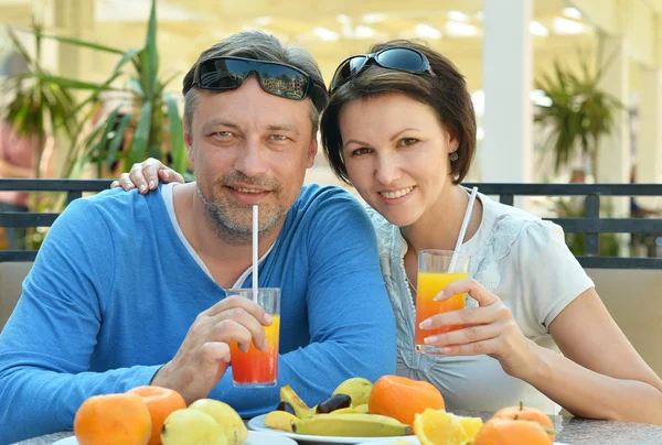 Happy couple at breakfast — Stock Photo, Image