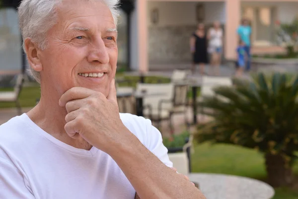 Mature man on vacation — Stock Photo, Image