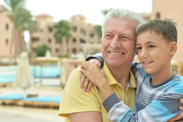 Grandfather with grandson on vacation — Stock Photo, Image