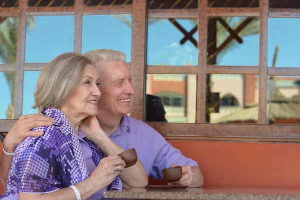 Casal sênior com café — Fotografia de Stock