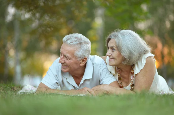 Heureux vieux couple — Photo