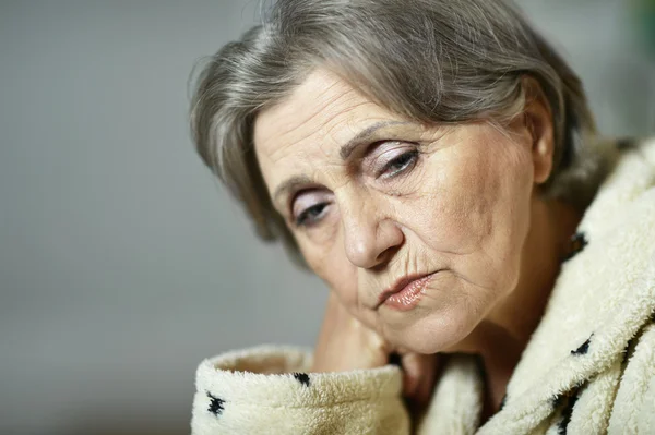 Mulher idosa triste — Fotografia de Stock