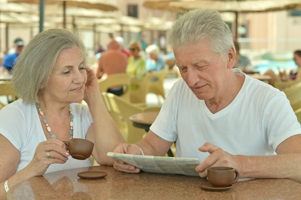 Couple âgé buvant du café — Photo