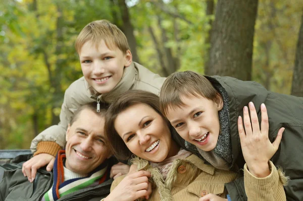 Family relaxing in autumn park — Stock Photo, Image