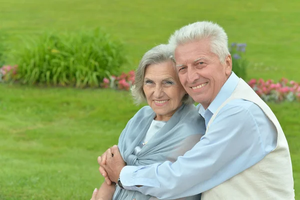 Mature couple in  park — Stock Photo, Image