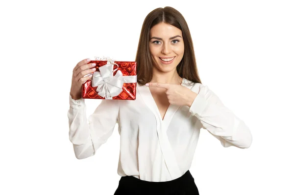 Gelukkige vrouw met geschenkdoos — Stockfoto