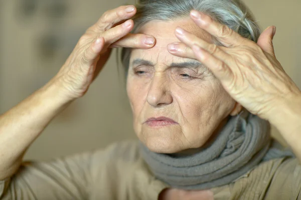 Mulher idosa doente — Fotografia de Stock