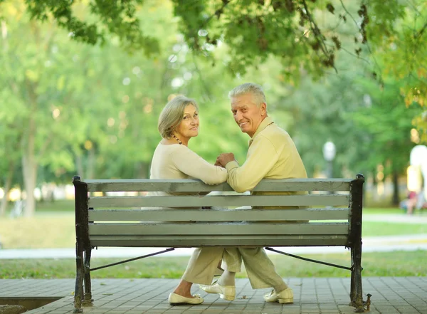 Pareja mayor divertida — Foto de Stock