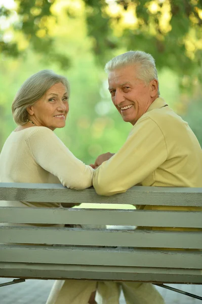 Divertente coppia di anziani — Foto Stock