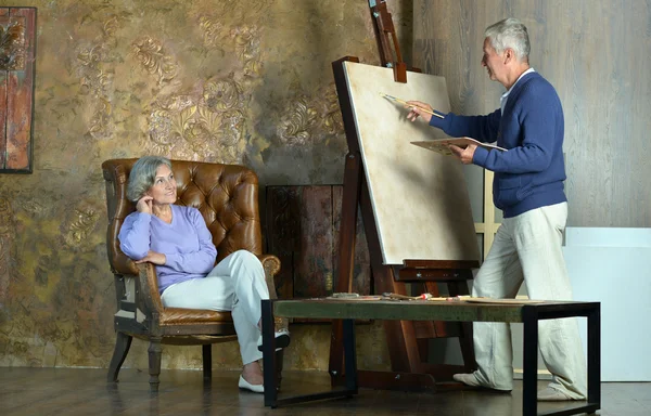 Elderly couple painting with easel — Stock Photo, Image