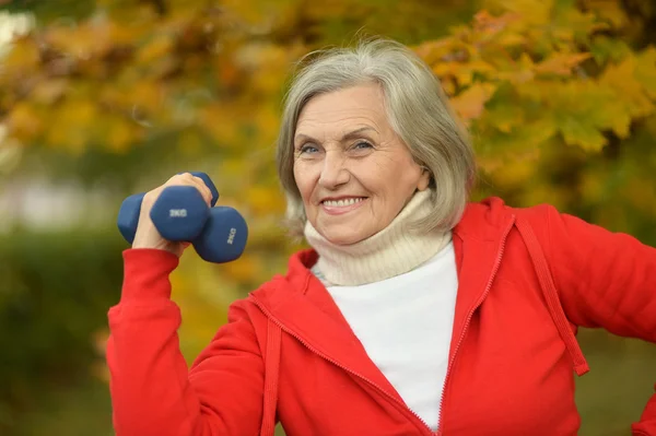 Mature woman with dumbbells — Stock Photo, Image