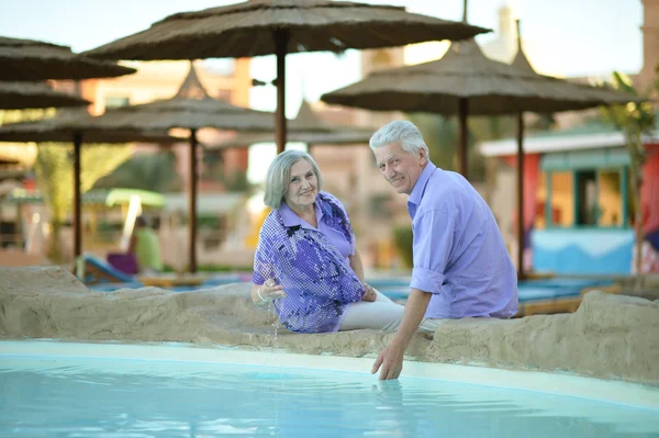 Heureux couple de personnes âgées en vacances — Photo