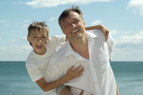 Père avec fils à la station — Photo