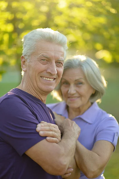 Senior couple in autumn park — Stock Photo, Image