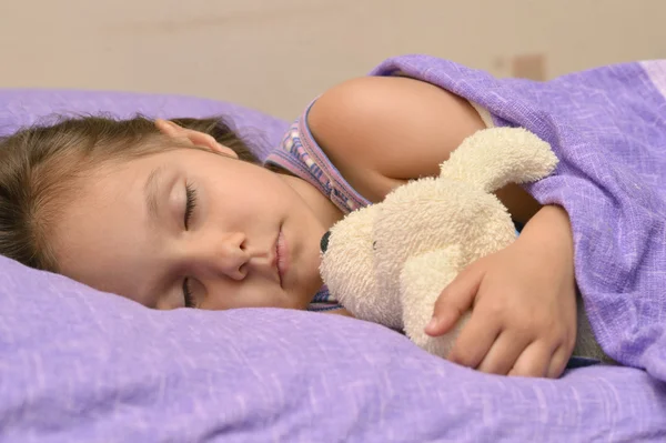 Schattig klein meisje slapen — Stockfoto