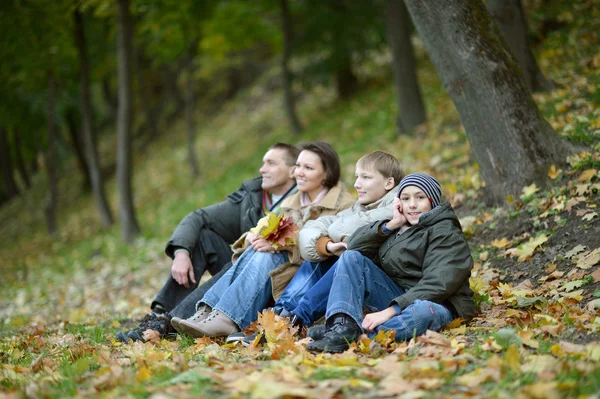 Family relaxing in autumn park — Stock Photo, Image