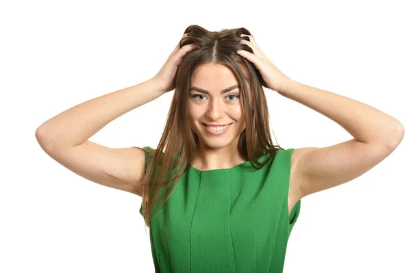 Mujer tocándose el pelo con las manos — Foto de Stock