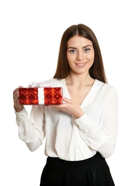 Schöne Frau mit Geschenkbox — Stockfoto