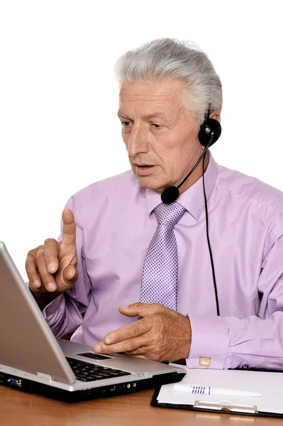 Senior-Geschäftsmann mit Laptop — Stockfoto