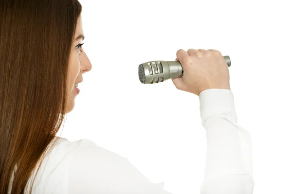 Giovane donna con microfono — Foto Stock