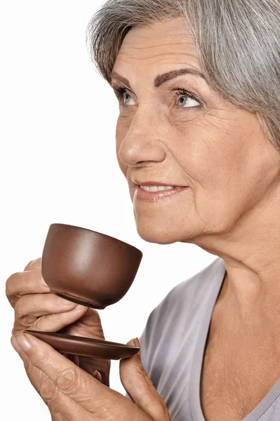 Äldre kvinna med kopp — Stockfoto