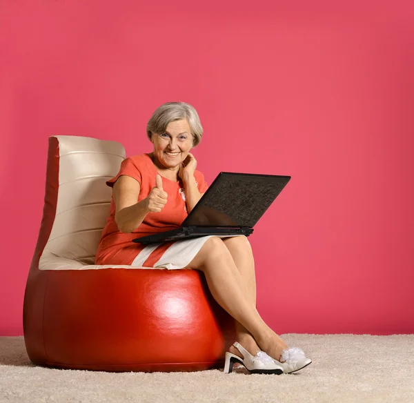 Elderly woman with laptop — Stock Photo, Image