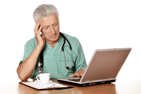 Elderly doctor with a laptop — Stock Photo, Image