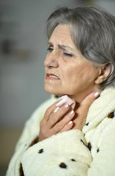 Mulher idosa doente — Fotografia de Stock