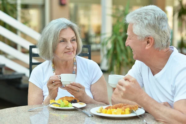 Senior couple having breakfast — Stock Photo, Image