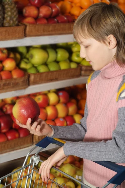 Interesting boy in the store — Stock Photo, Image