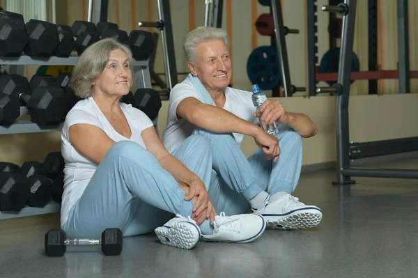 Coppia anziana dopo l'allenamento — Foto Stock